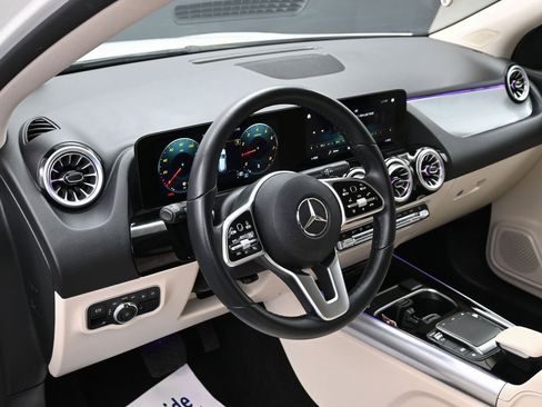 Used 2022 Mercedes-Benz GLA 250 w/ Premium Package Lite image 16