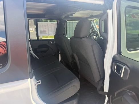 Used 2024 Jeep Wrangler Unlimited AWD/4WD image 16