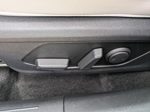 Certified 2024 Hyundai Elantra Limited FWD image 18