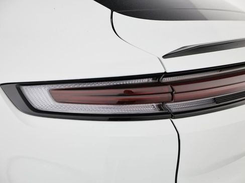 Used 2024 Porsche Cayenne Coupe AWD/4WD image 13
