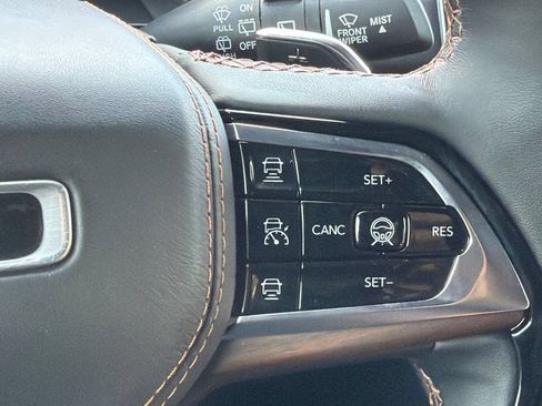 Used 2022 Jeep Grand Cherokee Summit w/ Advanced Protech Group IV AWD/4WD image 28