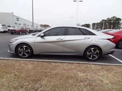 Used 2023 Hyundai Elantra Limited image 7