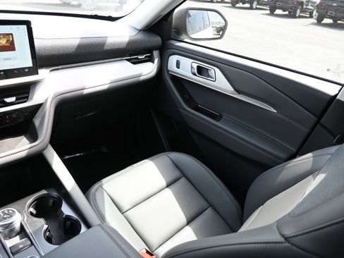 New 2026 Ford Explorer Active RWD image 30