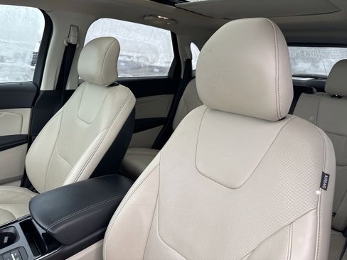 Used 2019 Ford Edge Titanium w/ Equipment Group 301A image 15