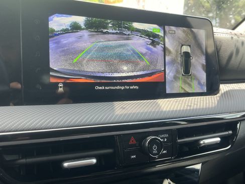 Used 2025 Nissan Kicks SR FWD image 7