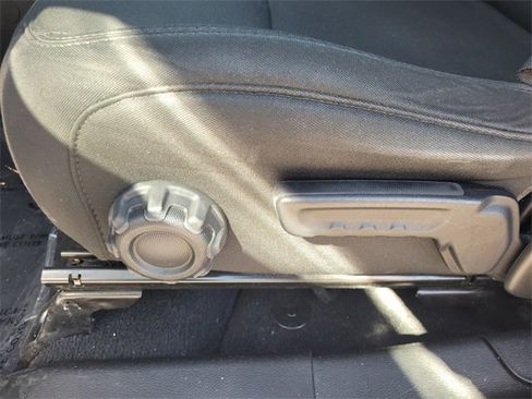 Used 2020 Jeep Wrangler Unlimited Sahara image 6