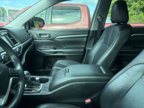Used 2019 Toyota Highlander SE AWD/4WD image 8