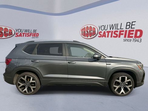 Used 2022 Volkswagen Taos SEL w/ Panoramic Sunroof Package image 8