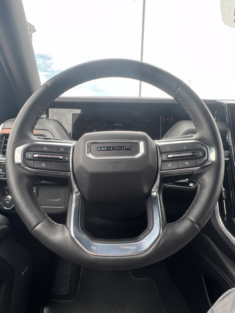 Used 2025 GMC Yukon XL Denali AWD/4WD image 10