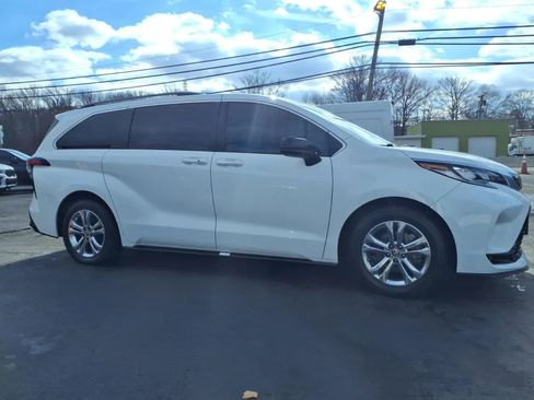 Used 2023 Toyota Sienna XSE w/ XSE Plus Package image 2