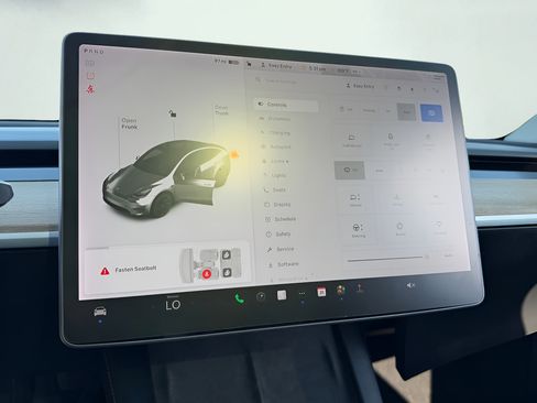 Used 2021 Tesla Model Y Long Range AWD/4WD image 40