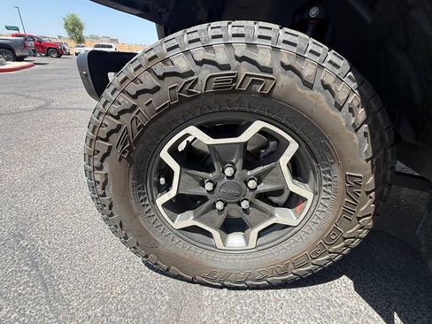 Used 2023 Jeep Gladiator Rubicon w/ LED Lighting Group AWD/4WD image 17