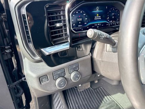 Used 2025 Chevrolet Silverado 1500 LT image 10