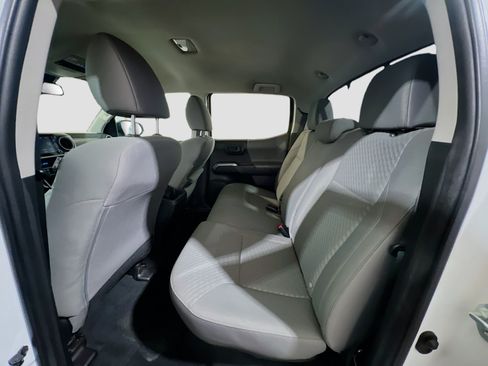 Used 2022 Toyota Tacoma SR5 RWD image 16