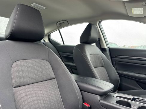 Used 2025 Nissan Altima 2.5 SV image 30