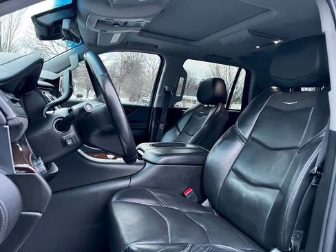 Used 2019 Cadillac Escalade Premium Luxury image 14