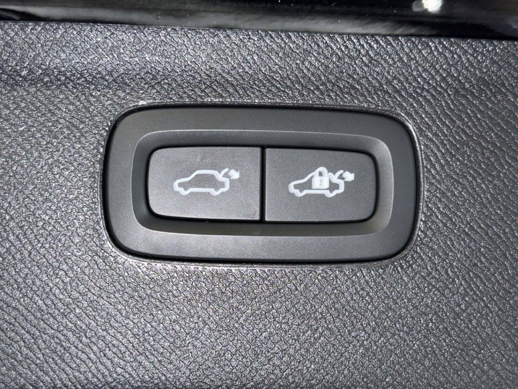 Used 2024 Volvo XC90 B6 Ultimate w/ Protection Package AWD/4WD image 19