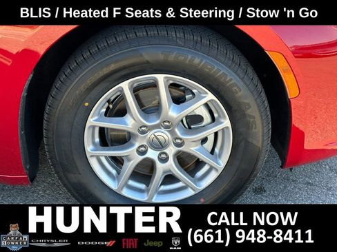 Used 2024 Chrysler Pacifica Touring-L FWD image 11