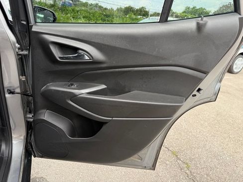 Used 2024 Chevrolet Trax RS FWD image 12