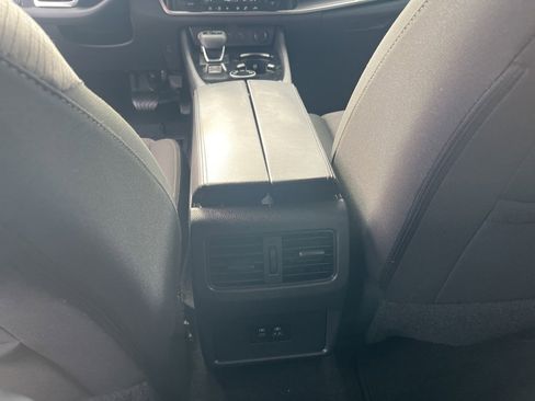 Used 2022 Nissan Rogue SV image 15