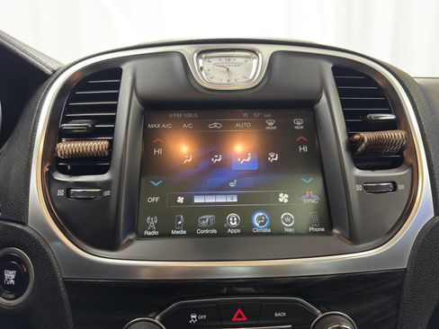 Used 2015 Chrysler 300 Limited image 21