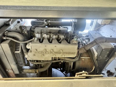 Used 2009 Chevrolet Express 3500 RWD image 21