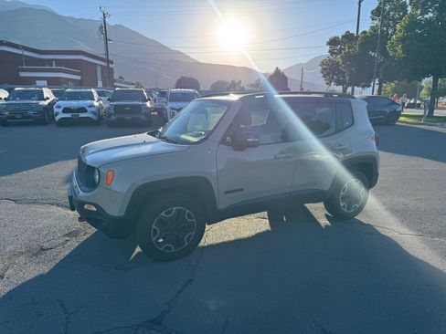 Used 2015 Jeep Renegade Trailhawk w/ Popular Equipment Group AWD/4WD image 1