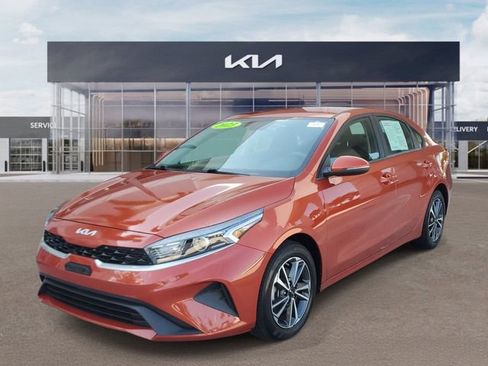 Certified 2023 Kia Forte LXS w/ LXS Technology Package FWD image 3