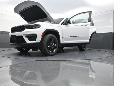 New 2025 Jeep Grand Cherokee Limited image 27