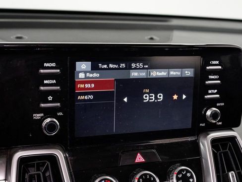 Used 2023 Kia Sorento LX image 17