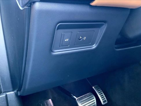 Used 2018 Land Rover Range Rover Sport HSE Dynamic image 36