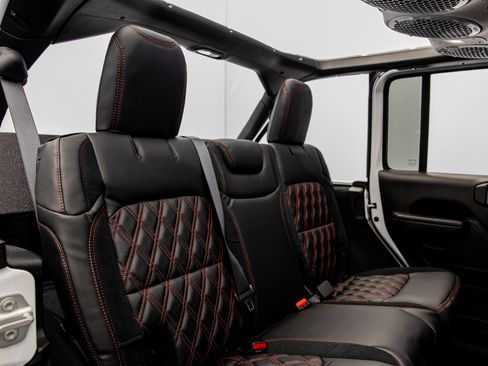 Used 2024 Jeep Wrangler Unlimited Rubicon w/ Capability Package image 41