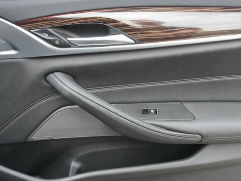 Certified 2023 BMW 540i w/ Executive Package image 30