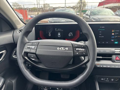 Used 2025 Kia K4 LXS image 29