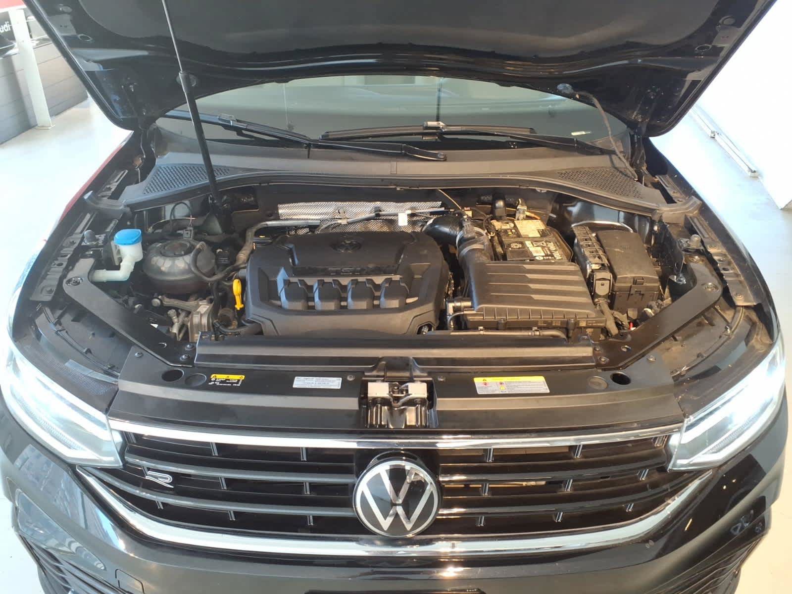Used 2024 Volkswagen Tiguan SE R-Line AWD/4WD image 30