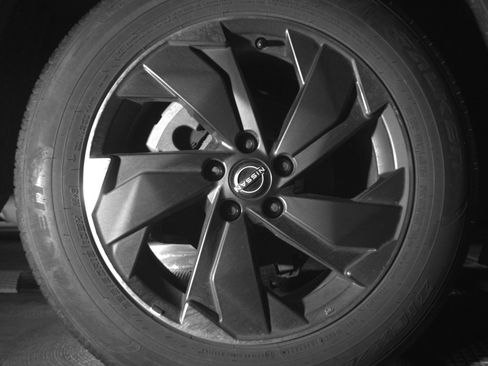 Used 2025 Nissan Rogue SV FWD image 15