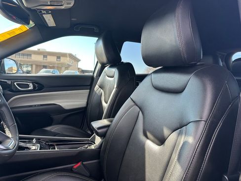 Used 2024 Jeep Compass Limited image 16