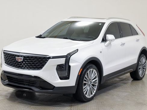 Used 2024 Cadillac XT4 Premium Luxury image 6