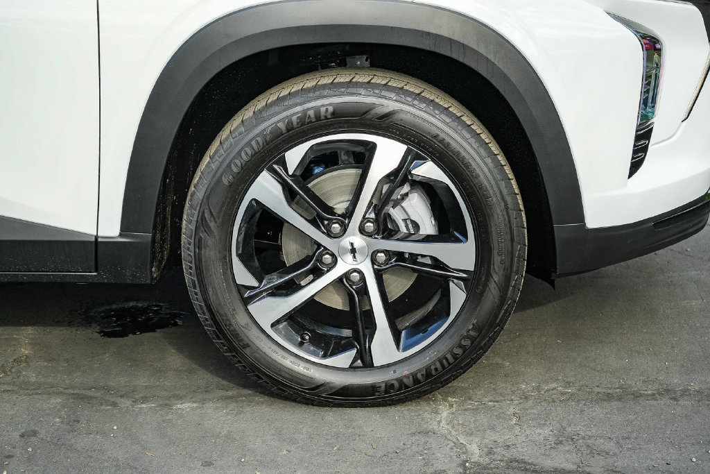 New 2026 Chevrolet Trax RS w/ Sunroof Package FWD image 10