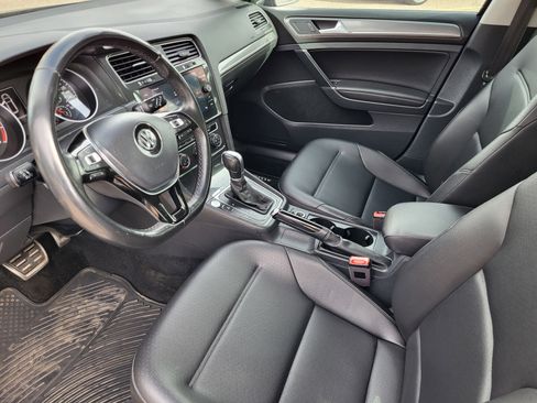 Used 2018 Volkswagen Golf Alltrack S image 7