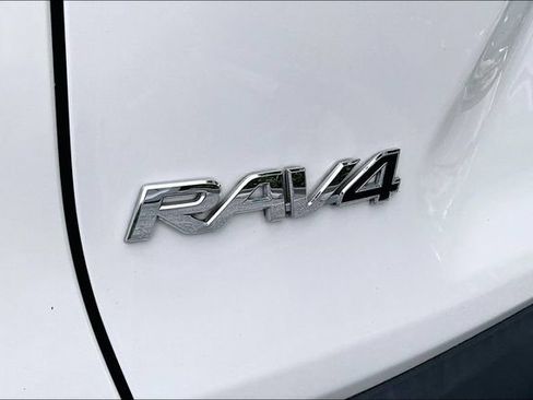Used 2021 Toyota RAV4 XLE Premium AWD/4WD image 12