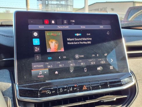 Used 2023 Jeep Compass Latitude image 23