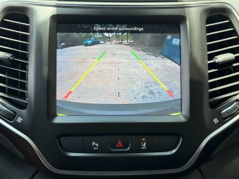 Used 2021 Jeep Cherokee Latitude Lux w/ Comfort/Convenience Group AWD/4WD image 27