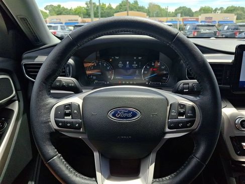 Certified 2022 Ford Explorer XLT w/ Equipment Group 202A AWD/4WD image 19