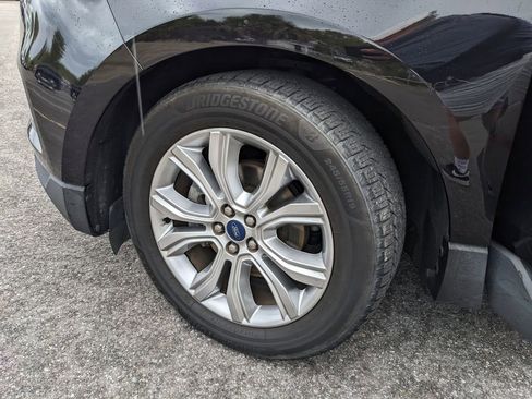 Used 2019 Ford Edge Titanium w/ Cargo Accessory Package image 38