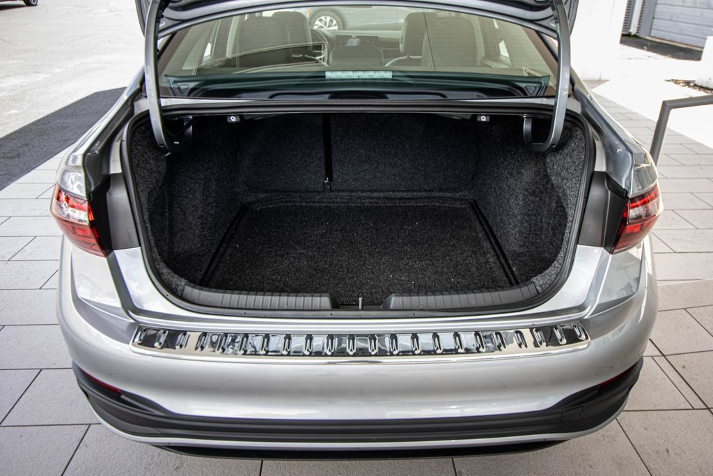 Certified 2026 Volkswagen Jetta SE FWD image 17