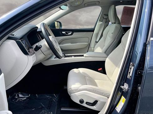 Used 2022 Volvo XC60 B5 Momentum w/ Advanced Package image 21