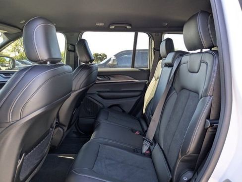 New 2026 Jeep Grand Cherokee 4WD image 14