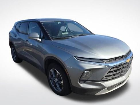 Used 2025 Chevrolet Blazer LT image 9