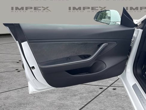 Used 2018 Tesla Model 3 Mid Range RWD image 17